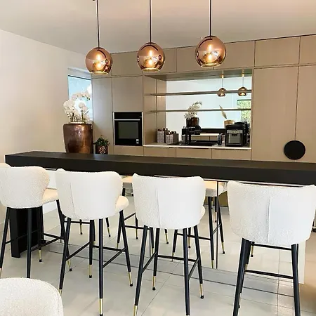 Luxury Duesseldorf-meerbusch Fuer 1-6 Personen, 10 Minuten Zum Airport Oder Messe, 15 Minuten Zur Koenigsallee Apartman