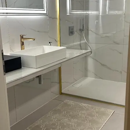 Luxury Düsseldorf-meerbusch Für 1-6 Personen, 10 Minuten Zum Airport Oder Messe, 15 Minuten Zur Königsallee Apartment Meerbusch