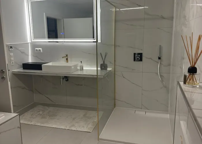 Luxury Duesseldorf-meerbusch Fuer 1-6 Personen, 10 Minuten Zum Airport Oder Messe, 15 Minuten Zur Koenigsallee Meerbusch