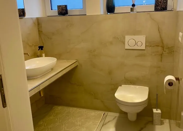 Luxury Duesseldorf-meerbusch Fuer 1-6 Personen, 10 Minuten Zum Airport Oder Messe, 15 Minuten Zur Koenigsallee Apartman